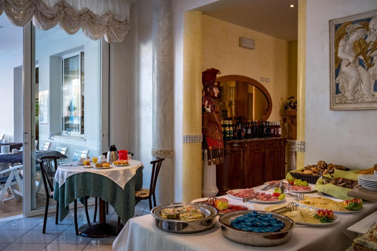 Hotel Villa Dei Fiori - Sul Mare Con Piscina Viserbella di Rimini Luaran gambar