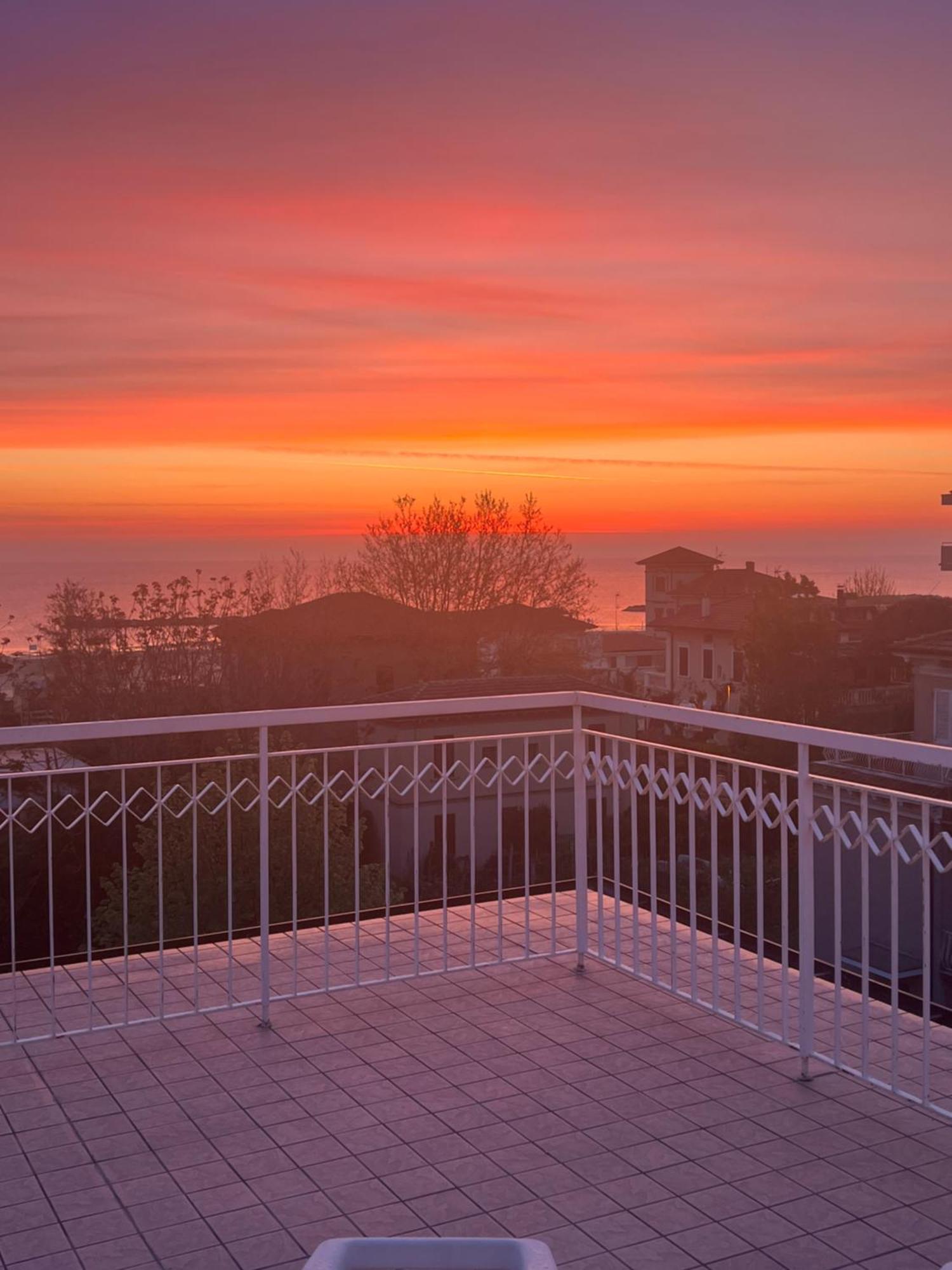 Hotel Villa Dei Fiori - Sul Mare Con Piscina Viserbella di Rimini Luaran gambar
